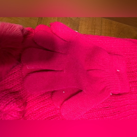 Set of gloves, hat and scarf for this cold       Set Vibrant Pink Knit Fabric - Picture 3 of 5